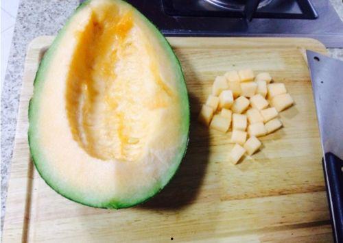 呆瓜吃哈密瓜好吗,美味与趣味的碰撞