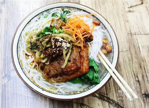 晚上吃面吃瓜,面香瓜甜,尽享美食时光