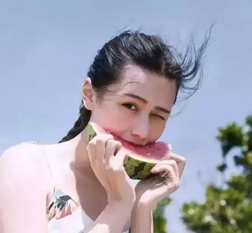 吃瓜少女秀芳芬,吃瓜少女的趣味生活秀